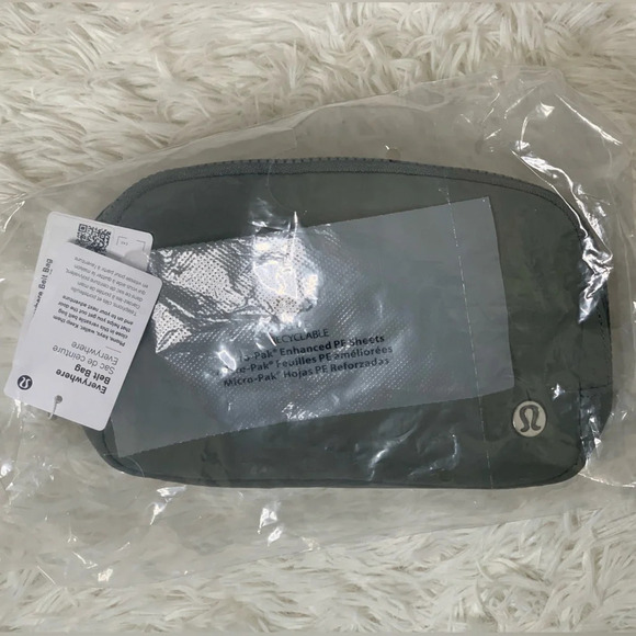 Lululemon Athletica Everywhere belt bag 1L, Grey Sage, SOLD OUT ONLINE - Picture 2 of 13